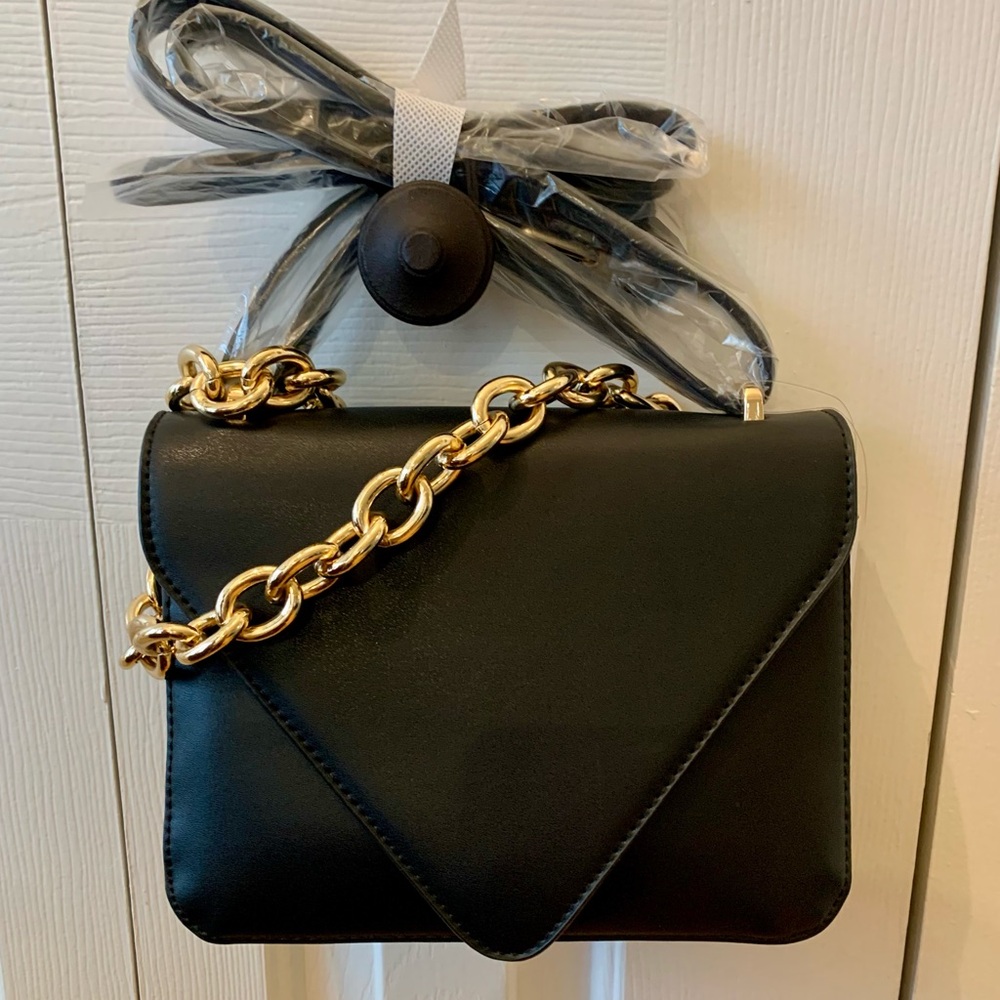🍄3/29🍄Crossbody Bag with Gold Chain